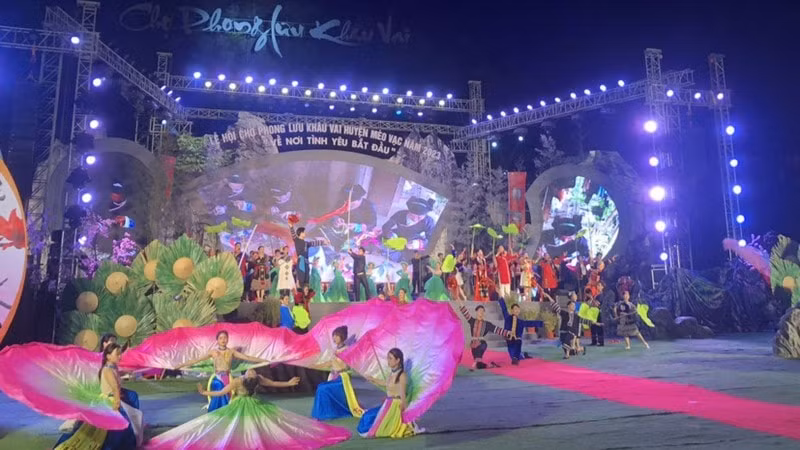 khai mac le hoi cho phong luu khau vai nam 2023 hinh 1