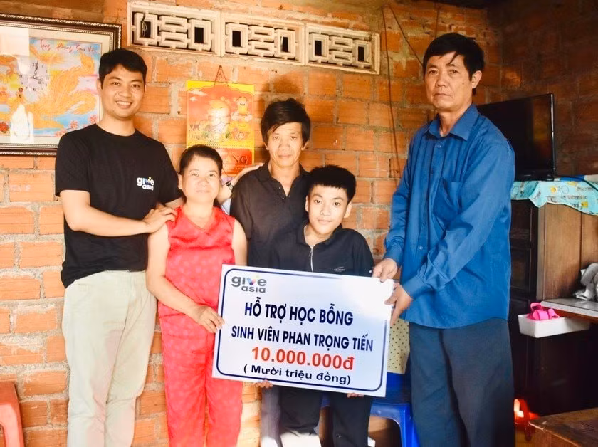 gia lai hai vo chong gong ganh nuoi 3 nguoi con dung la gay xuong hinh 2