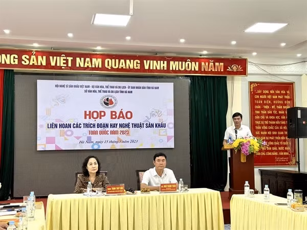 gan 2000 nghe si du lien hoan cac trich doan hay nghe thuat san khau toan quoc hinh 3