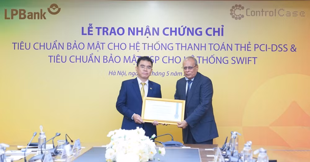 lpbank nhan hai chung chi tieu chuan bao mat quoc te cho he thong thanh toan the va he thong swift hinh 3