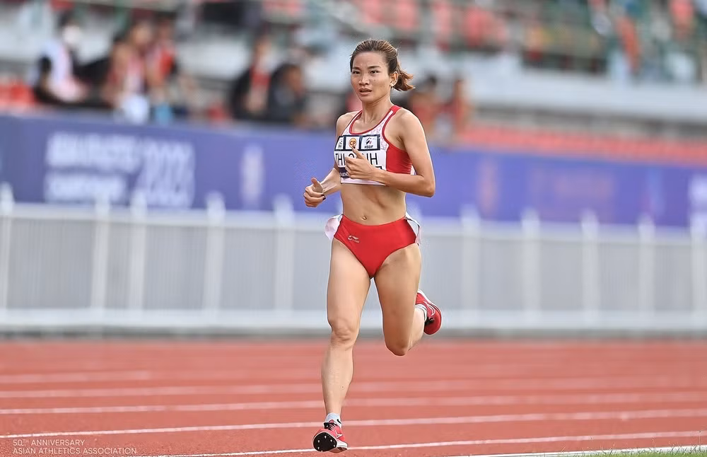 nguyen thi oanh pha ky luc ban than tai giai dien kinh the gioi 2023 hinh 1