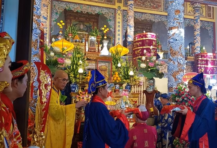 hang ngan nguoi du le hoi dien hue nam o hue hinh 1