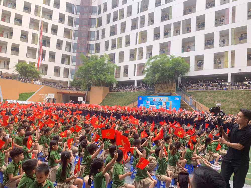 ha noi yeu cau khai giang nam hoc moi gon nhe lay hoc sinh lam trung tam hinh 1