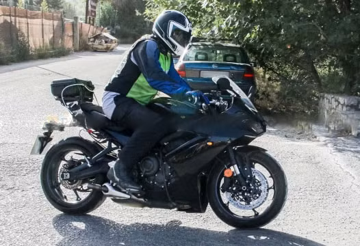 hinh anh triumph daytona 660 xuat hien tai chau au hinh 2
