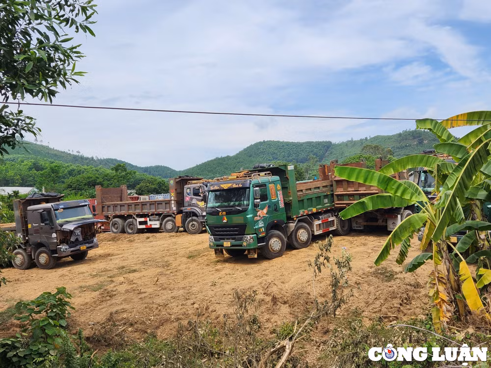 loat xe khung cho dat nao loan duong que o ha tinh hinh 4