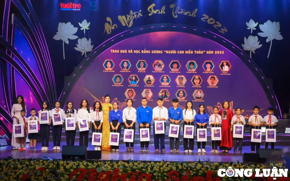 on nghia sinh thanh dua khan gia den voi khong gian cua mua hieu hanh hinh 3