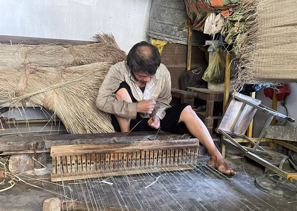 cap vo chong 40 nam dau dau giu nghe det chieu coi truyen thong hinh 2