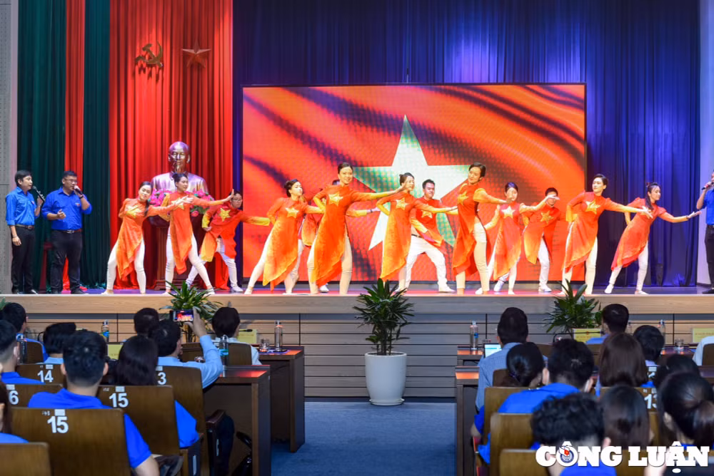 lan toa tinh than bao ve dang sau rong hieu qua hon nua trong doan vien thanh nien hinh 1