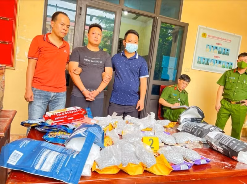 khoi to tai xe van chuyen gan 59 kg ma tuy giau trong sua bot banh keo hinh 1