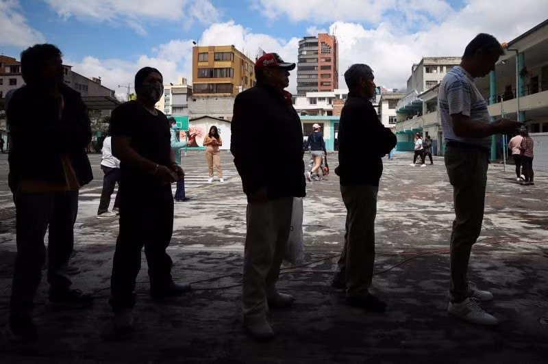 vu am sat ung vien tong thong phu bong den len cuoc bau cu ecuador hinh 1