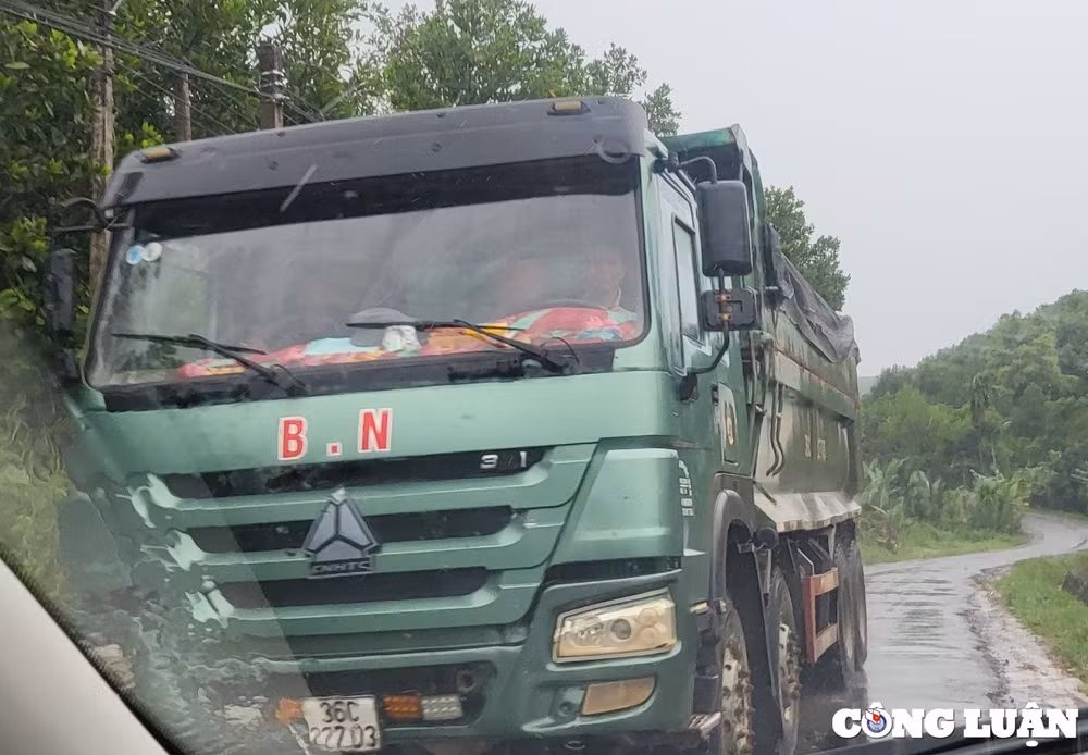 thanh hoa tai dien tinh trang xe tai coi noi thanh thung gay buc xuc du luan hinh 1