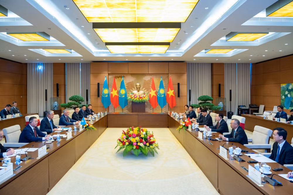 chu tich quoc hoi vuong dinh hue hoi kien tong thong kazakhstan hinh 3