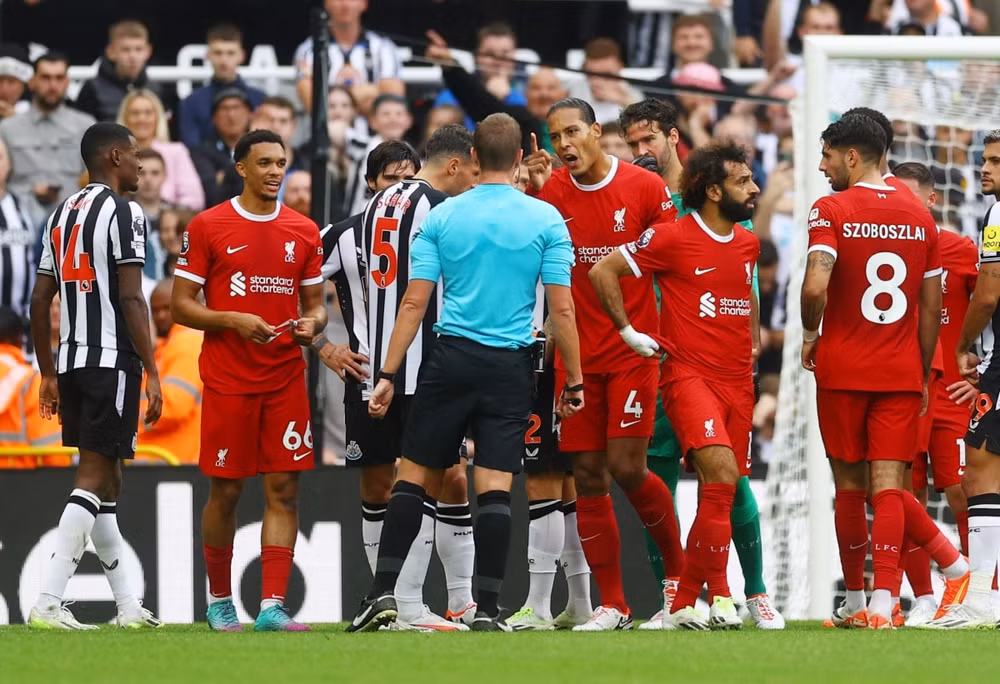 darwin nunez lap cu dup liverpool thang nguoc newcastle hinh 1
