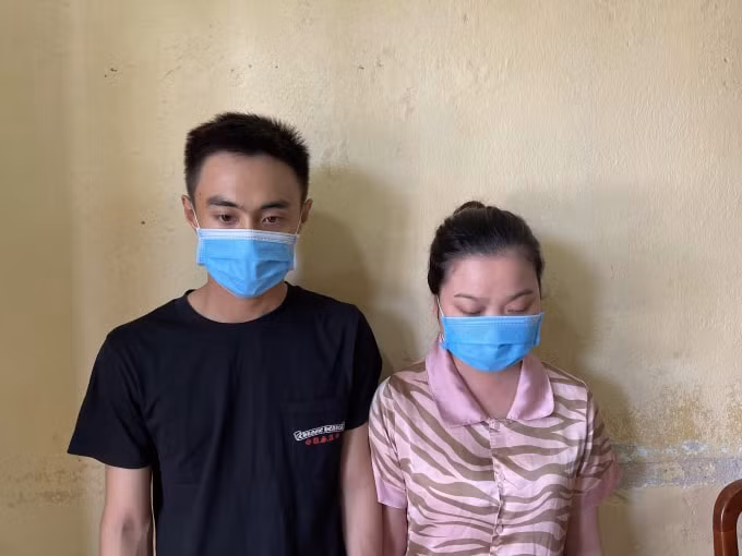 2 đối tượng gồm: Đinh Chí Hiếu, sinh năm 1996 và Trương Thị Tịnh Tâm, sinh năm 1996 đều ở huyện Duy Xuyên, tỉnh Quảng Nam. Ảnh: CATH