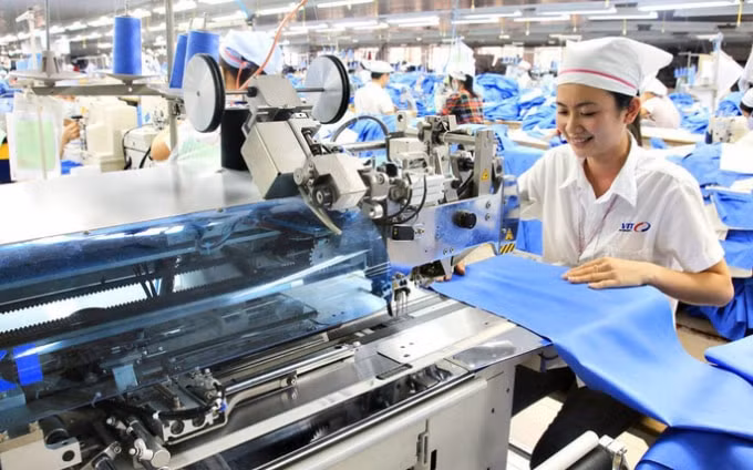 Tốc độ tăng trưởng GDP trong 6 tháng cuối năm được ông Lực dự báo sẽ rơi vào khoảng 6,1% - 6,3%.