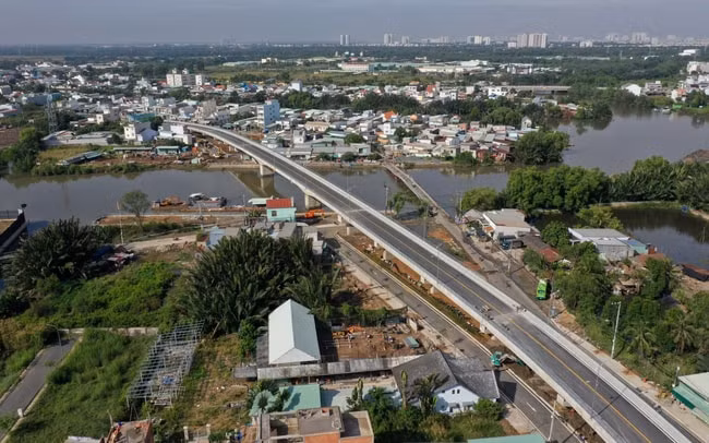 Cầu Phước Lộc bắc qua rạch Cây Khô nối xã Phước Kiển với Phước Lộc, huyện Nhà Bè, tổng vốn 405 tỷ đồng đã hoàn thành sau 8 năm thi công. Ảnh: TL