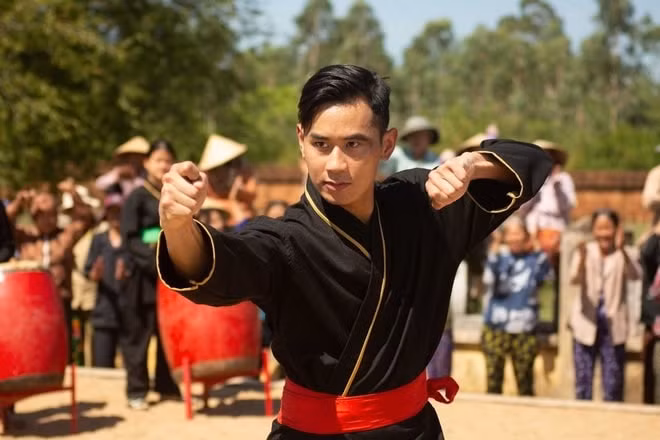 Võ sư đại chiến đứng trước nguy cơ bị đẩy vào “nghĩa địa phim Việt” do doanh thu thảm hại.