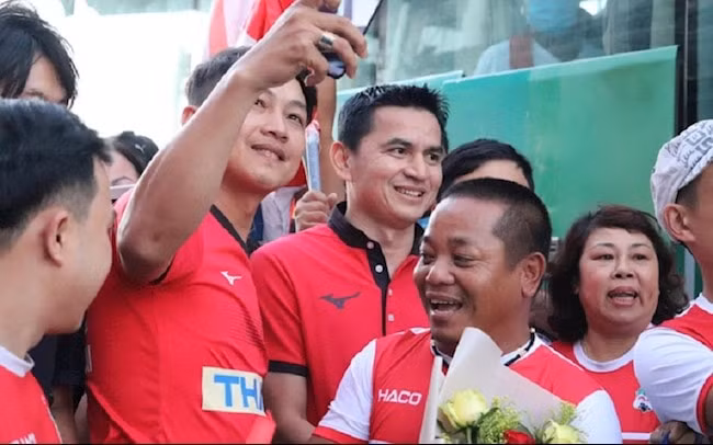 Sự xuất hiện của nhà cầm quân tài ba người Thái Lan mang tới nhiều hy vọng mới cho HAGL. Ảnh: bongda24h.com.vn