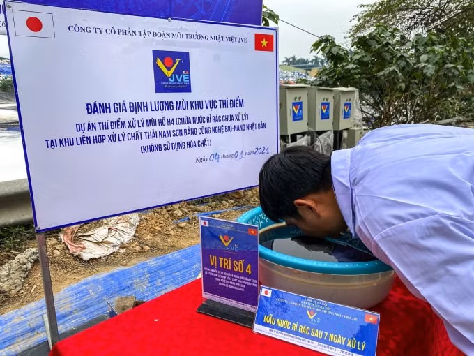 Kết quả này không chỉ được đo nồng độ mùi tổng hợp theo phương pháp định lượng, mà phía đơn vị đánh giá mùi độc lập còn trực tiếp ngửi mùi sát chậu nước rỉ rác để đánh giá theo cảm quan.