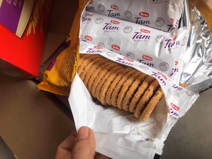 Cận cảnh những chiếc bánh quy hết date được 