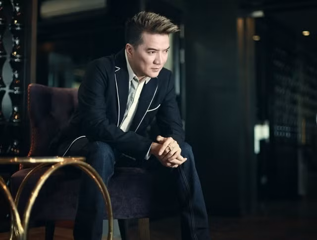Đàm Vĩnh Hưng là sao Việt đầu tiên phải nộp phạt do đưa tin sai về dịch Covid-19 ở Việt Nam.