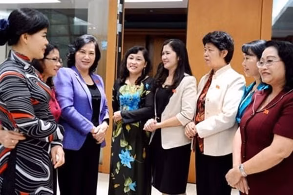 Việt Nam đã có nhiều tiến bộ trong việc đảm bảo sự tham gia bình đẳng của phụ nữ vào các vị trí lãnh đạo và quản lý