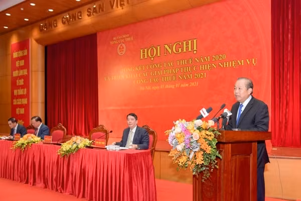 Phó Thủ tướng Thường trực Chính phủ Trương Hoà Bình phát biểu chỉ đạo tại hội nghị Tổng kết công tác thuế năm 2020. Ảnh VGP