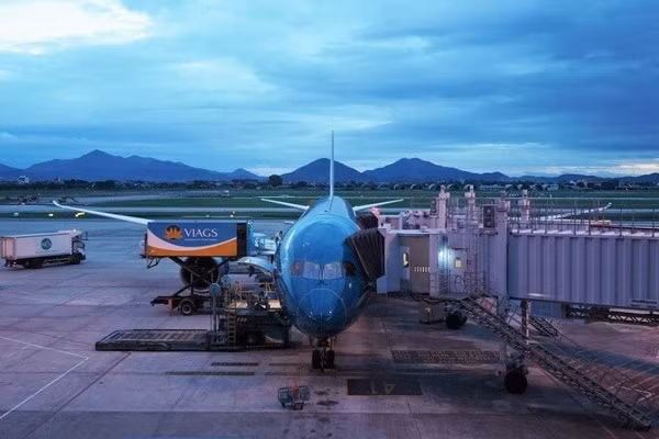 Thủ tướng Chính phủ yêu cầu tạm dừng tổ chức các chuyến bay về Việt Nam từ các quốc gia có lây nhiễm chủng biến thể mới của vi rút SARS-CoV-2. Ảnh minh họa