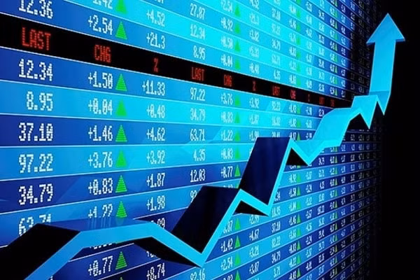 Cổ đông lớn của doanh nghiệp niêm yết phải cam kết nắm giữ 100% cổ phiếu trong thời gian 6 tháng kể từ ngày giao dịch đầu tiên. Ảnh minh họa