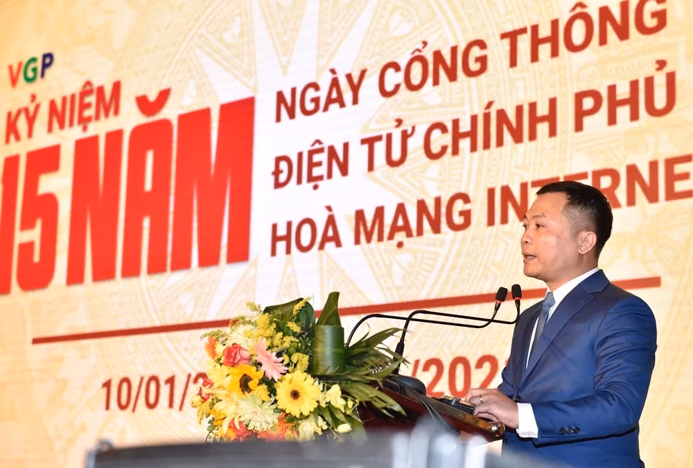 Tổng Giám đốc Cổng TTĐT Chính phủ, Tổng Biên tập Báo Điện tử Chính phủ Nguyễn Hồng Sâm phát biểu tiếp thu các ý kiến chỉ đạo của lãnh đạo Chính phủ, VPCP. Ảnh: VGP/Nhật Bắc