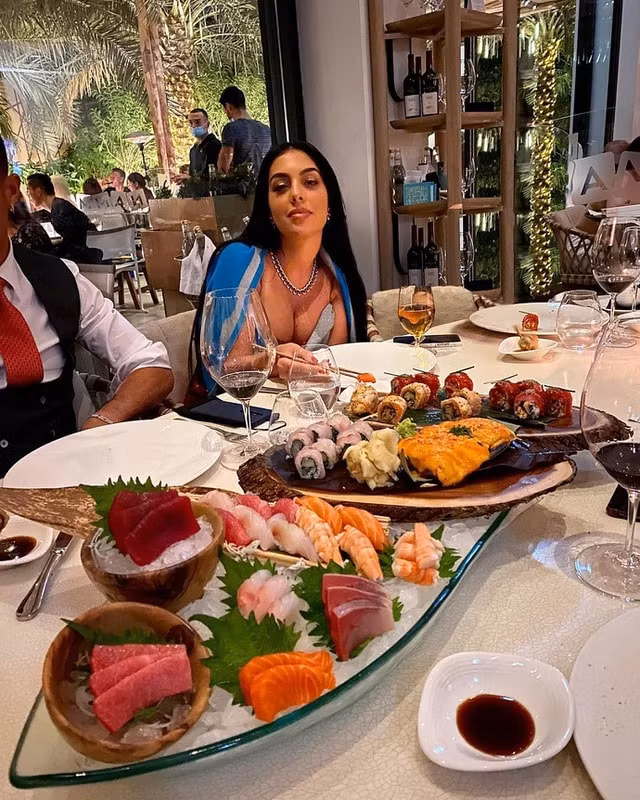 Georgina Rodriguez vừa theo chân CR7 đến với Dubai. Ảnh: internet