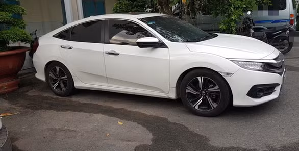 Chiếc xe ô tô đang bị Công an quận Bình Tân tạm giữ. Ảnh: tuoitre.vn