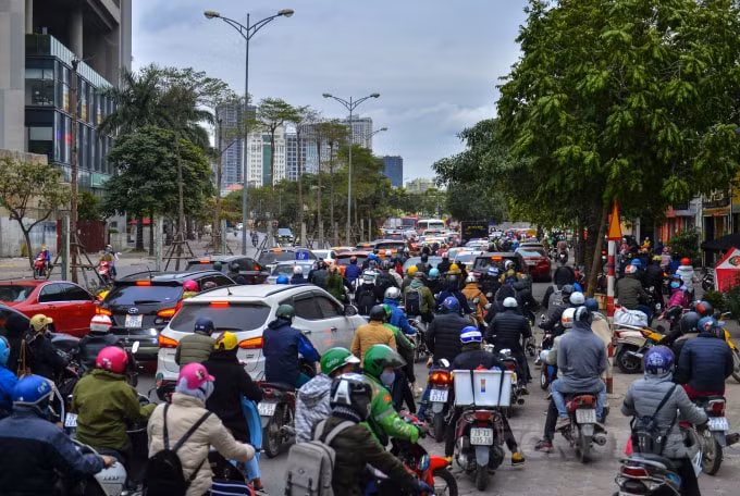 Được biết, từ 6h đến 12h30 các ngày 6/1, 8/1, 10/1/2021, tạm cấm các phương tiện di chuyển trên tuyến đường Lê Đức Thọ (đoạn từ Lê Đức Thọ - Lê Quang Đạo đến Lê Đức Thọ - Nguyễn Hoàng), Lê Quang Đạo (đoạn từ Lê Đức Thọ - Lê Quang Đạo đến Mễ Trì - Lê Quang Đạo).