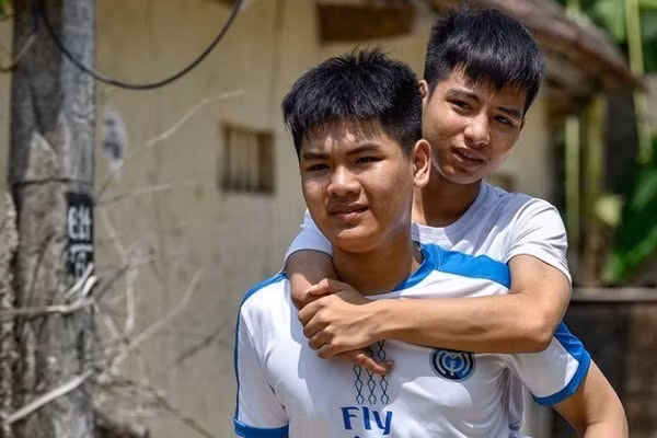 Ngô Minh Hiếu và Nguyễn Tất Minh là học sinh Trường THPT Triệu Sơn 5, Thanh Hóa. Ảnh: VietNamNet