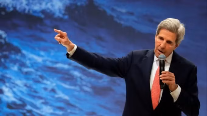 Cựu Ngoại trưởng Hoa Kỳ John Kerry phát biểu tại một sự kiện của liên minh khí hậu 'Thế chiến thứ 0' trong Hội nghị Biến đổi Khí hậu của Liên Hợp Quốc (COP25) ở Madrid vào tháng 12 năm 2019. Ảnh: Reuters