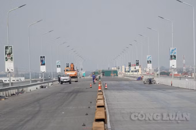 Theo đó, cầu Thăng Long sẽ chính thức làm lễ thông xe sau thời gian sửa chữa, đến 9 giờ cùng ngày các phương tiện có thể di chuyển bình thường qua cầu Thăng Long, việc thông xe sẽ đảm bảo cho người dân lưu thông một cách nhanh nhất và thuận tiện nhất.