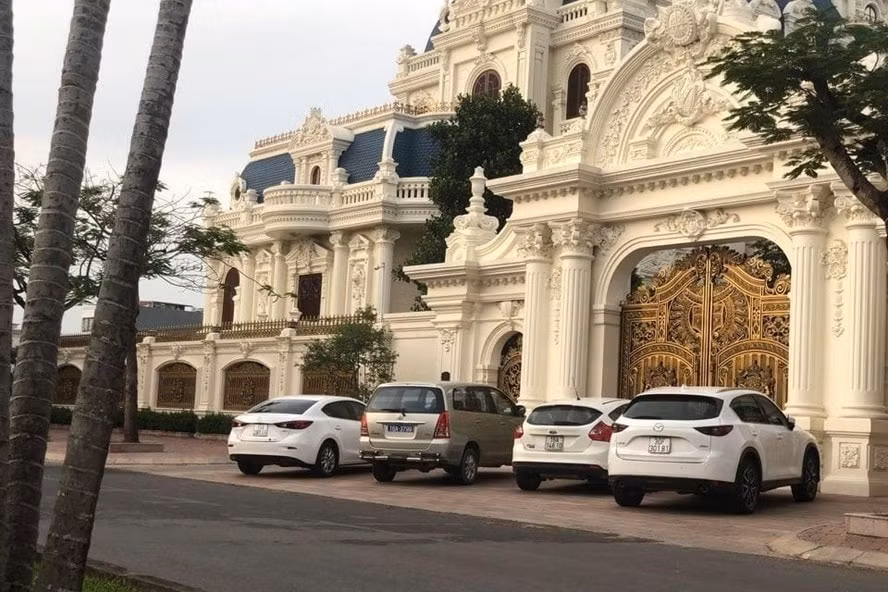 Lâu đài trăm tỉ đồng trên đường Lê Hồng Phong, quận Hải An, Hải Phòng của đại gia Phát 
