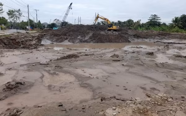 Điểm đầu dự án cao tốc Mỹ Thuận - Cần Thơ, thuộc TP Vĩnh Long đã bàn giao mặt bằng cho đơn vị thi công. Ảnh: SGGP