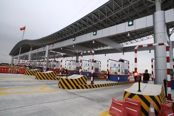 Bộ GTVT kiến nghị không triển khai thu phí tự động không dừng tại một số trạm thu phí BOT. Ảnh minh họa