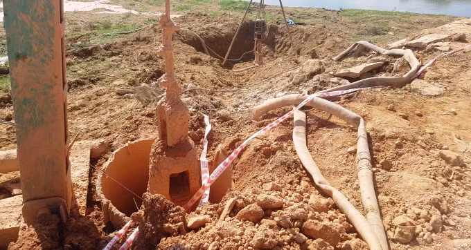 Cọc nhồi đang được khoan dang dở