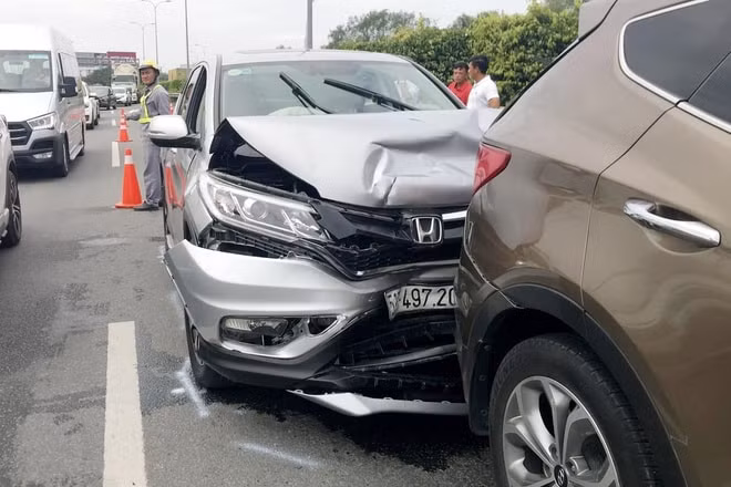 Hiện trường vụ tai nạn trên cao tốc.