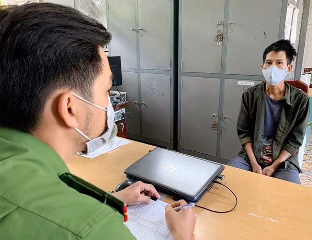 Đối tượng Trần Thanh Kiệt bị bắt giữ tại cơ quan Công an. Ảnh: dantri.com.vn