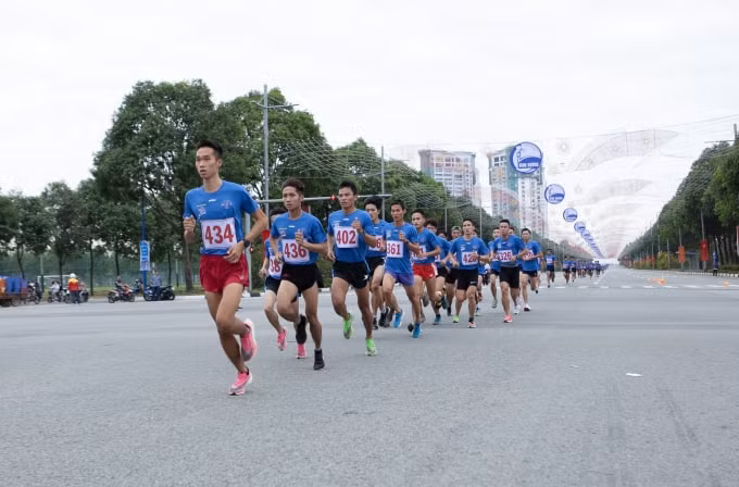 Giải thu hút gần 8000 người tham gia.
