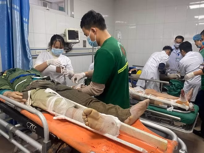 Nhiều công nhân nhập viện sau vụ tai nạn. Ảnh: Zingnews.vn
