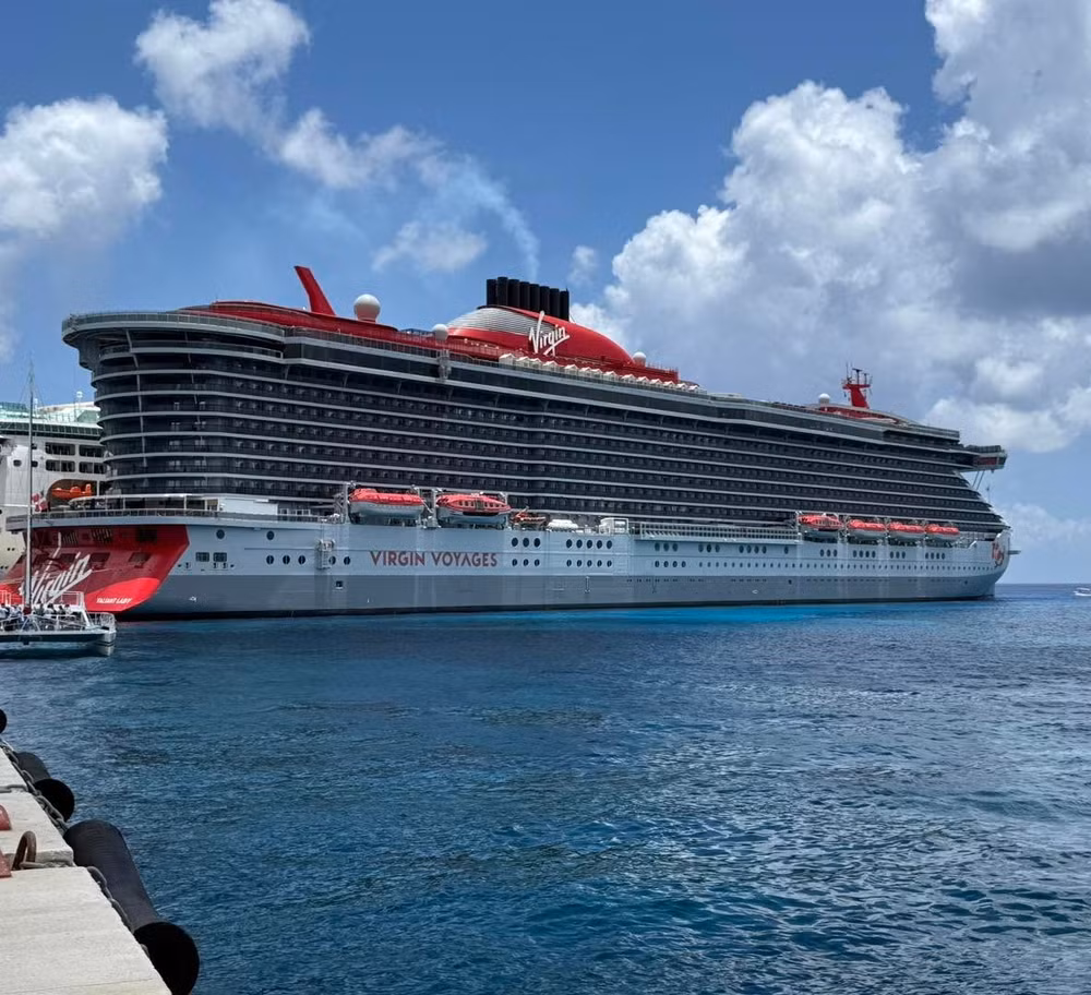 Một con tàu của hãng du thuyền Virgin Voyages. Ảnh: FB/Atlantis Events