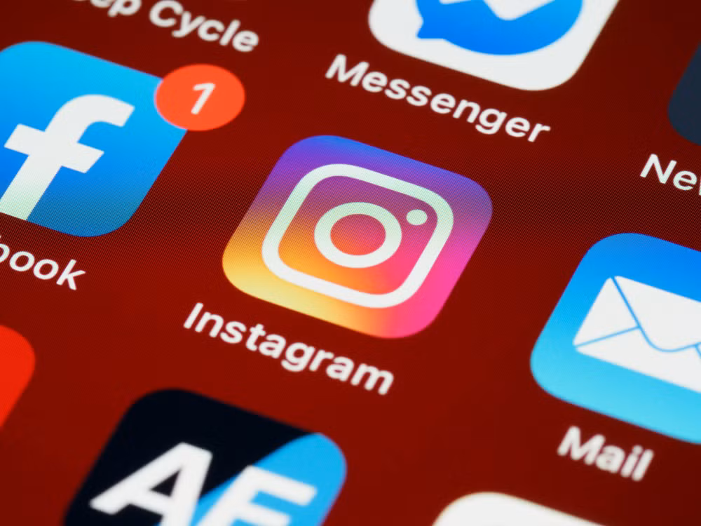 EU cáo buộc Facebook và Instagram gây nghiện, yêu cầu Meta thay đổi thiết kế. Ảnh: Unsplash