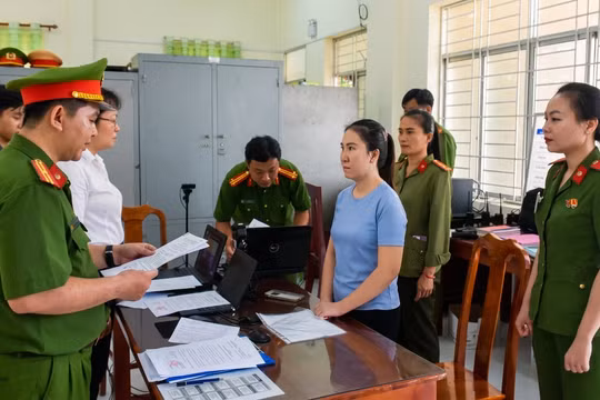 Khởi tố, bắt giam đối tượng lừa đảo gần 15 tỷ đồng bằng “chiêu” đáo hạn ngân hàng