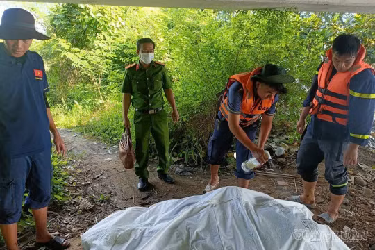 Vĩnh Long: Trục vớt thi thể nam thanh niên chưa rõ danh tính trên sông Cổ Chiên