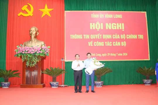 Ông Nguyễn Mạnh Hùng giữ chức Phó Bí thư Thường trực Tỉnh ủy Vĩnh Long