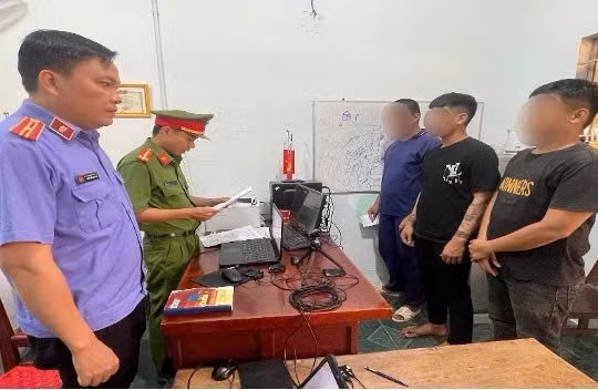 Khởi tố 3 đối tượng đi đòi nợ thuê, dùng vũ lực bắt 3 con gà trừ nợ 